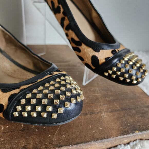 Me Too Leopard Krave with Studded Flats in Gold/Black Women's Size 6M - Picture 9 of 11
